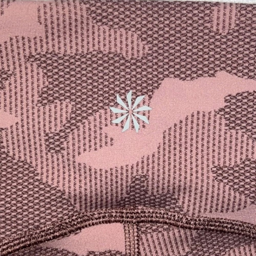 Athleta Ultimate Stash Pocket Capri Small Pink Mauve Camo High Rise Workout EUC - Picture 7 of 8